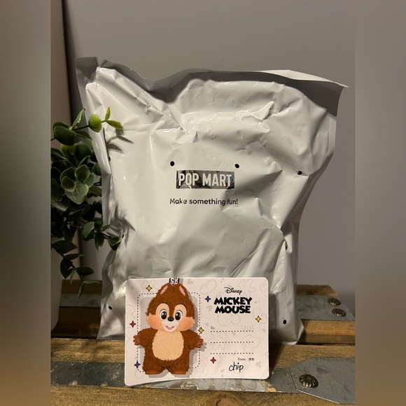 Disney Mickey Mouse Keychain Holder - Picture 4 of 6